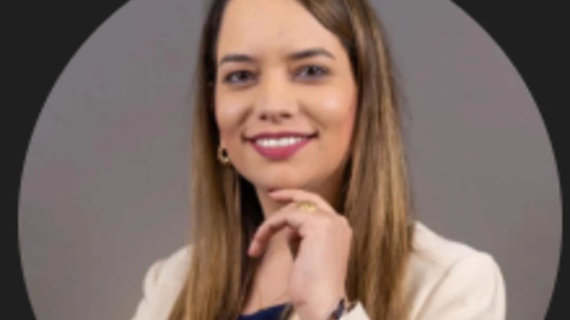 Capa de Carol Mourão